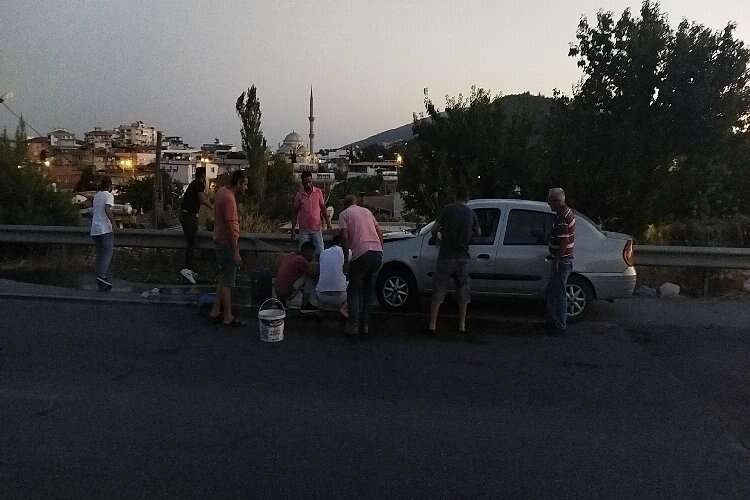 Fotoğraf çekmek isterken otomobilinden oldu!