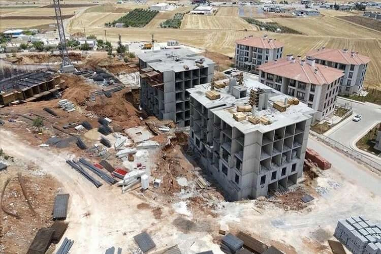 Bakan Özhaseki açıkladı: Deprem konutlarının inşası sürüyor