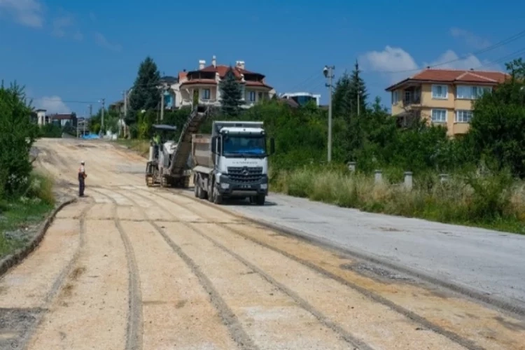 Kütahya'da asfalt çalışmaları devam ediyor haberinin görseli