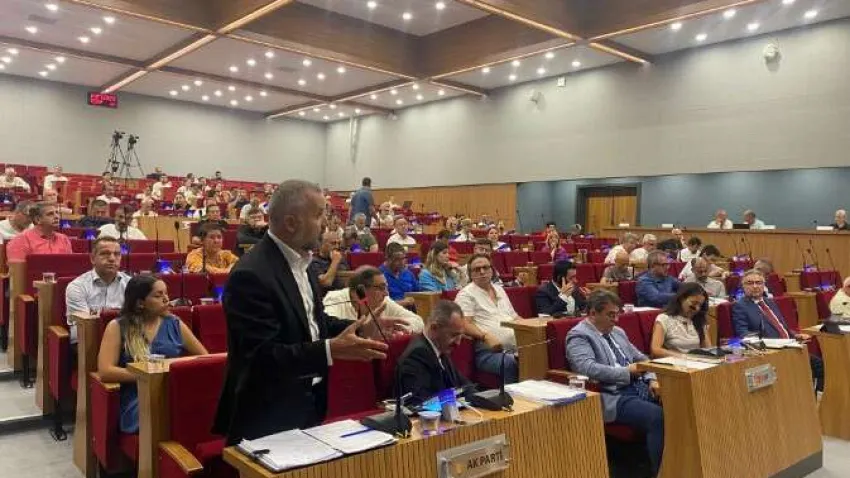 Büyükşehir’in yeni teşkilat şeması üzerinden ‘Örnekköy’ tartışmaları yaşanırken AK Partili Hızal, CHP’li Aslanoğlu’na ilişkin ‘baskı’ iddiasını gündeme getirdi