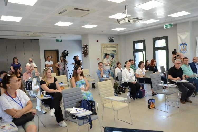 Usta gazeteci Ali Ekber Yıldırım, genç gazetecilerle buluştu haberinin görseli