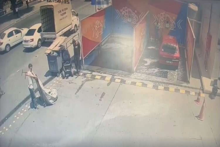 Engelli taklidi ile tekerlekli sandalyeyi çaldı haberinin görseli