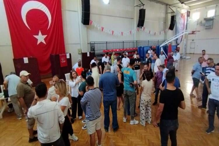 CHP İzmir’de Pazar mesaisi: O mahallede ‘liste’ krizi haberinin görseli