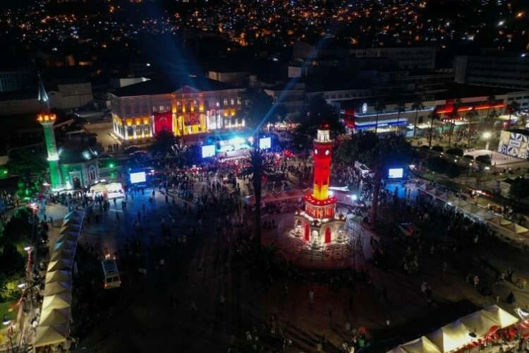 İzmir'de 15 Temmuz anma programı gerçekleşti haberinin görseli