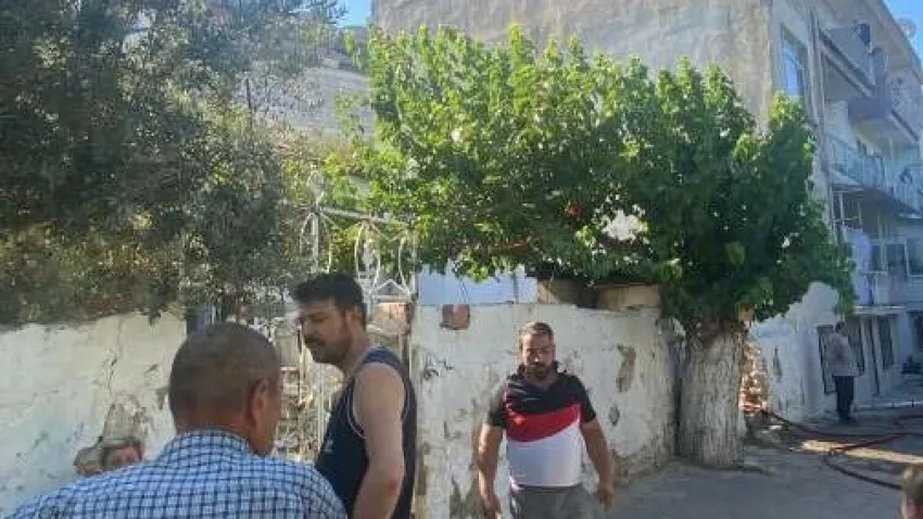 İzmir’in Menemen ilçesinde, makilik alanda çıkan yangın bir eve sıçradı. Korku dolu anlar yaşandı