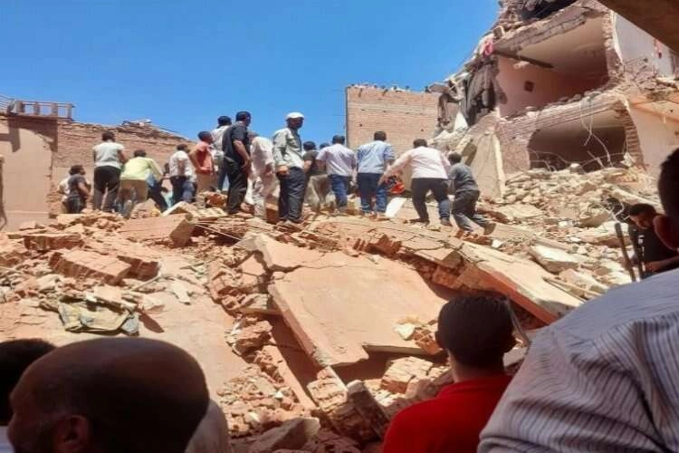 Mısır’da 8 katlı bina çöktü: Ölü ve yaralılar var haberinin görseli