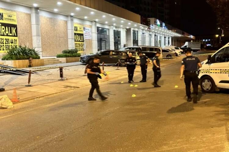 Beylikdüzü’nde saldırgan galeriye kurşun yağdırdı haberinin görseli