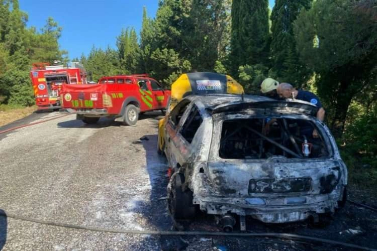 Ralli yarışında otomobil cayır cayır yandı haberinin görseli