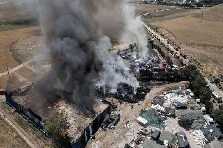 Ankara'da yatak fabrikasında yangın! haberinin görseli
