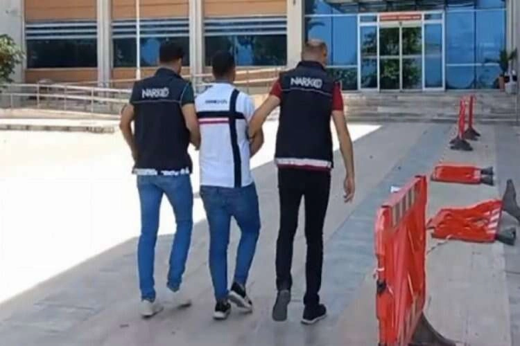 İzmir'de zehir taciri polisten kaçamadı haberinin görseli