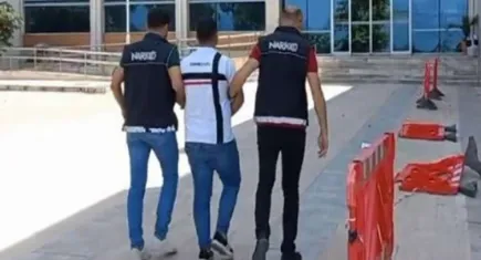 İzmir'de zehir taciri polisten kaçamadı