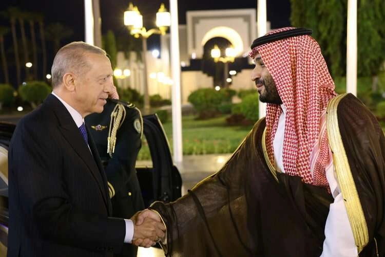 Cumhurbaşkanı Erdoğan resmi törenle karşılandı haberinin görseli