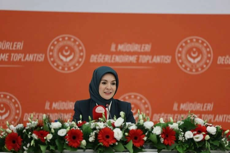 Bakan Göktaş, İl Müdürleriyle bir araya geldi haberinin görseli