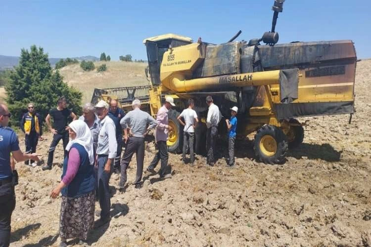 Kütahya'da arpa hasadı esnasında yangın çıktı haberinin görseli