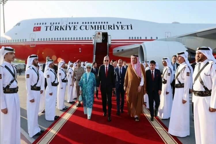 Cumhurbaşkanı Erdoğan Katar'a geldi haberinin görseli