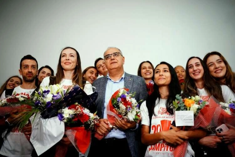 Filenin Sultanları kupayla yurda döndü haberinin görseli