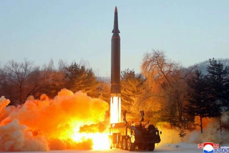 Japonya duyurdu: Kuzey Kore balistik füze fırlattı haberinin görseli