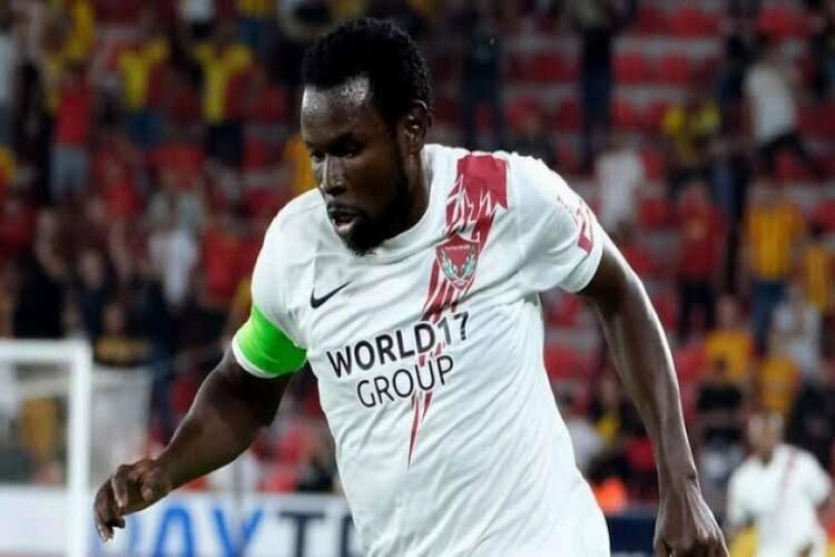 Göztepe, Mame Diouf'u kadrosuna kattı haberinin görseli