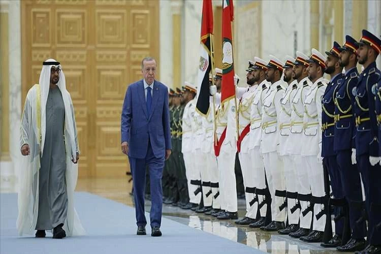Cumhurbaşkanı Erdoğan, BAE'de resmi törenle karşılandı haberinin görseli