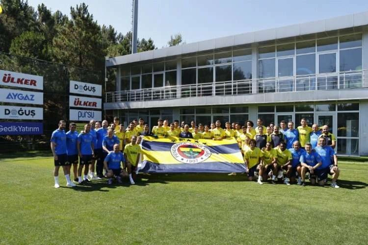 Dünya Fenerbahçeliler gününde transfer bombaları patlayacak!