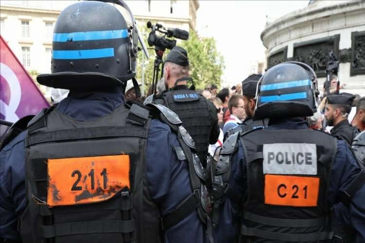 Fransa'da polis şiddeti: 7 polis gözaltında haberinin görseli