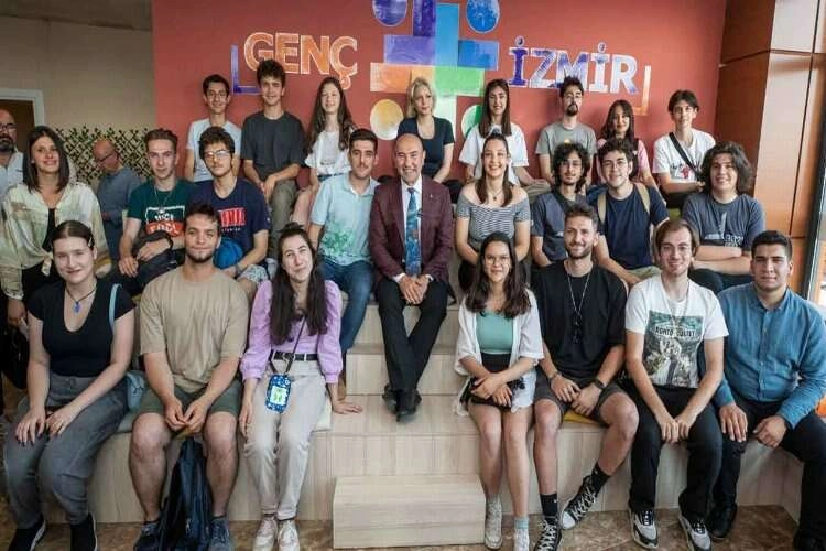 İzmir, tercih zamanı gençlerin yanında haberinin görseli