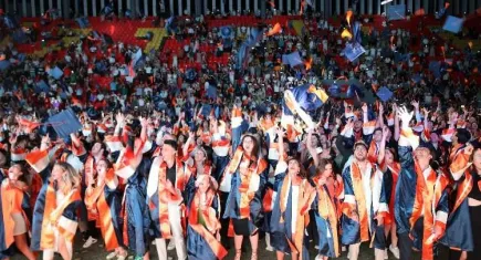 İzmir Ekonomi Üniversitesi'nde mezuniyet heyecanı