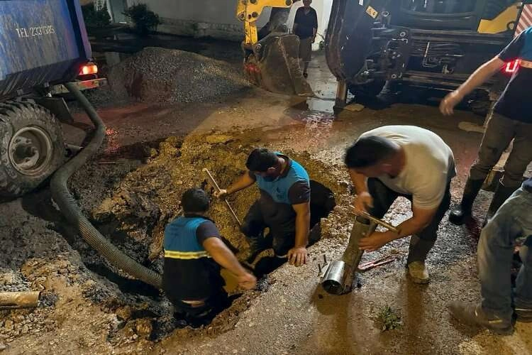 Manisa’da ana boru arızasına müdahale haberinin görseli