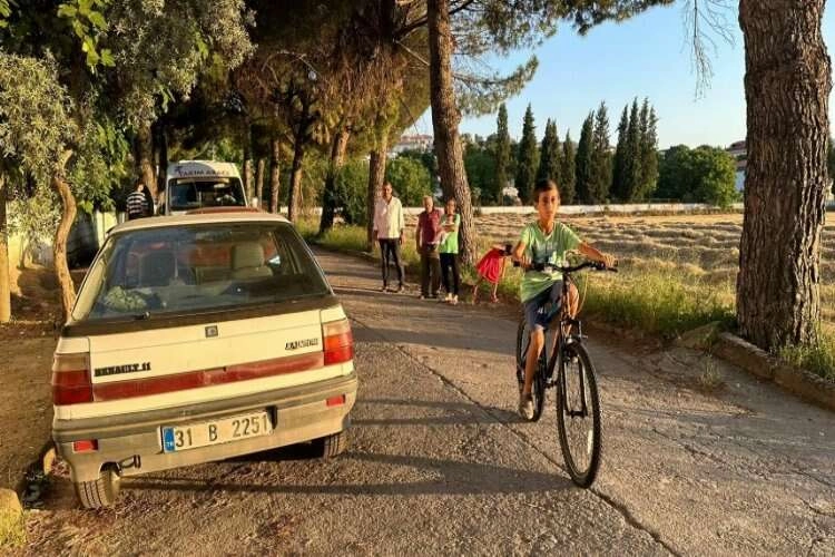 Depremzede çocuklara bisiklet hediyesi haberinin görseli
