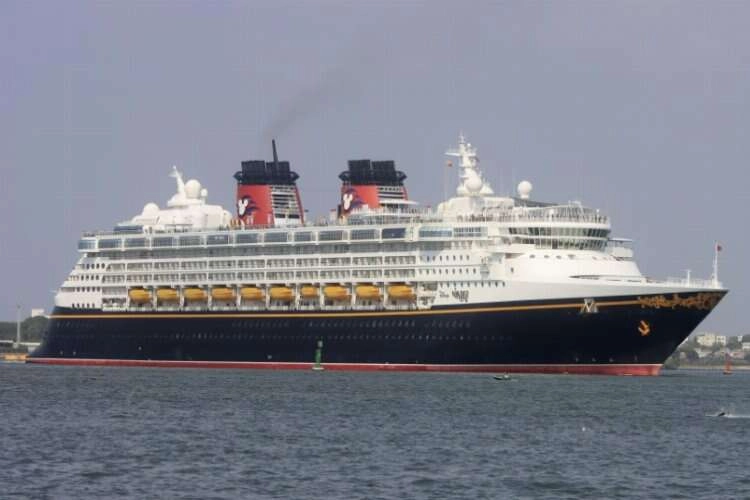Amsterdam’da yolcu gemilerine yasak geldi haberinin görseli