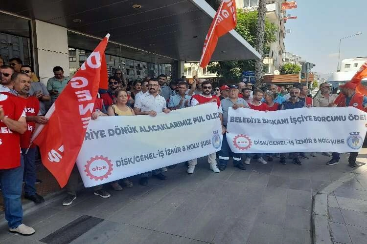 Karşıyaka’daki kriz sürüyor: Sendika ve işçiler eylem yaptı! haberinin görseli
