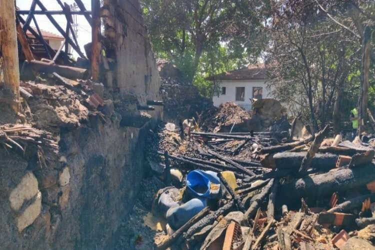 Yemek pişirmek için yakılan ateşte yangın çıktı haberinin görseli