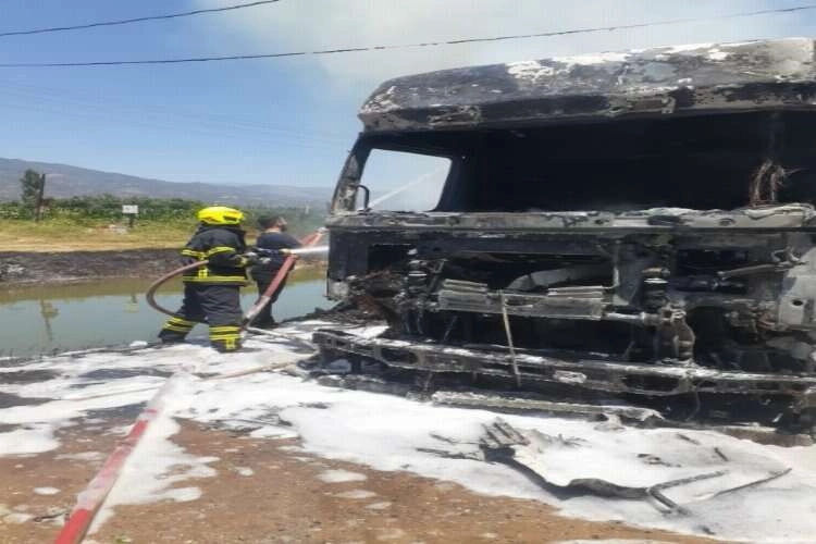 Aydın'daki yangın tırı küle çevirdi haberinin görseli