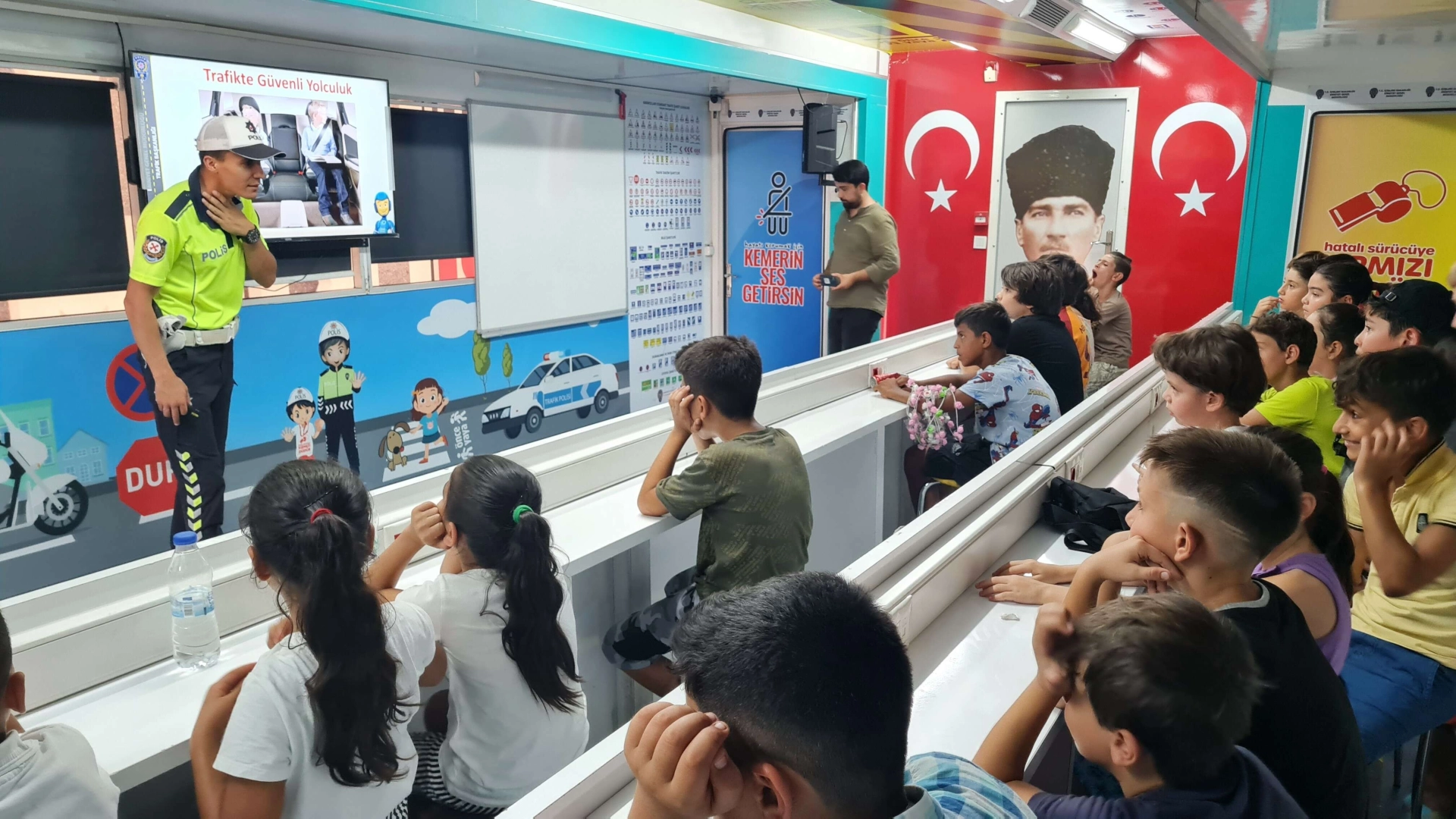 Çocuklara uygulamalı trafik eğitimi verildi