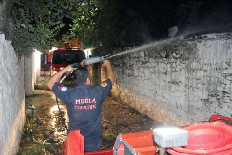 Muğla'da korkutan barınak yangını