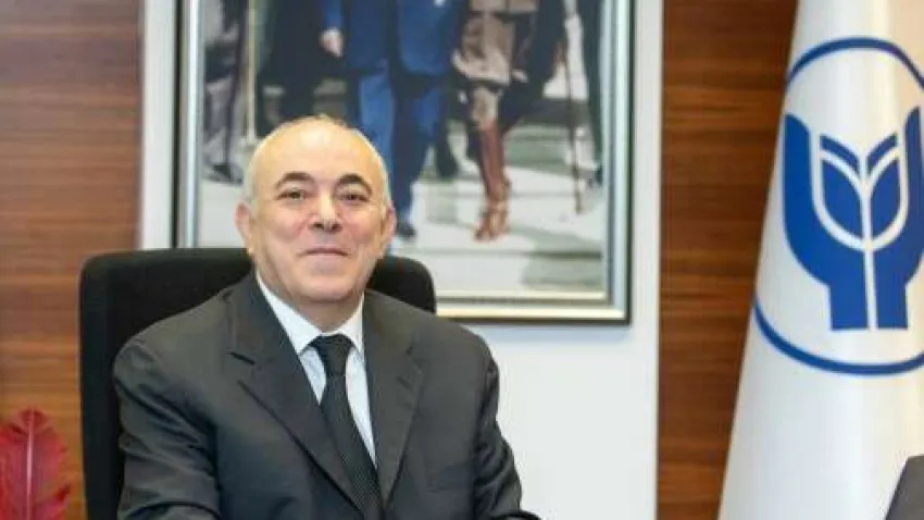 Yaşar Üniversitesi Rektörü Prof. Dr. Cemali Dinçer de üniversitelerin dinamik yapıları gereği, sürekli gelişerek ve dönüşerek var olduklarını belirterek şunları vurguladı: 