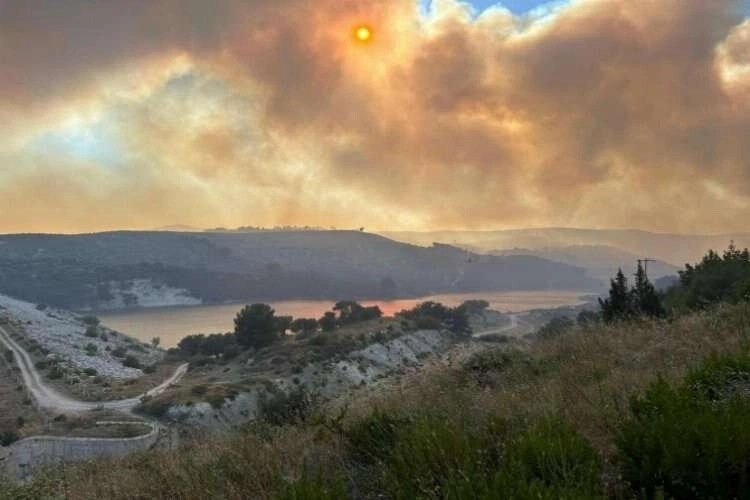 Manisa’daki yangında 14 ev ve 3 ahır kül oldu