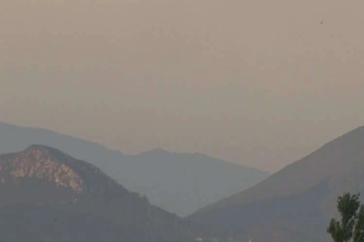 Manisa’daki yangın İzmir’den görüldü