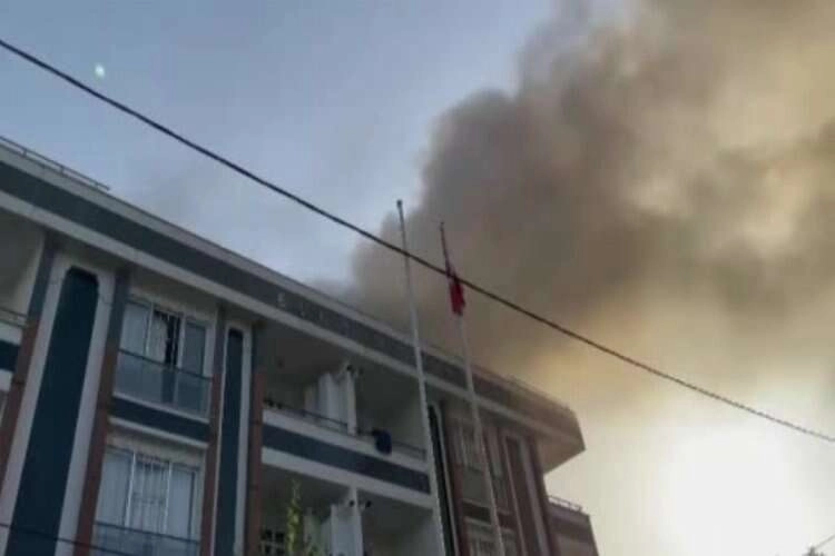 İstanbul'da yaşlı bakım evinde feci yangın haberinin görseli