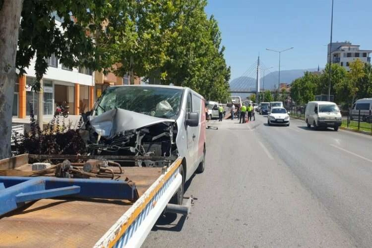 Denizli'de zincirleme trafik kazası meydana geldi haberinin görseli