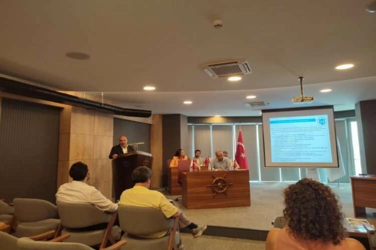 Öztürk: İzmir Limanı kan kaybediyor haberinin görseli