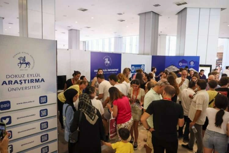 Gençlerden Dokuz Eylül Üniversitesi'ne yoğun ilgi haberinin görseli