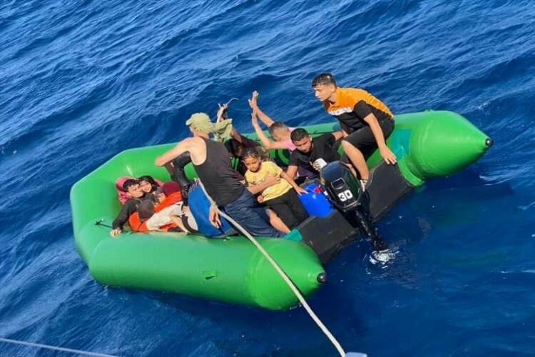 İzmir'de geri itilen düzensiz göçmenler için operasyon haberinin görseli