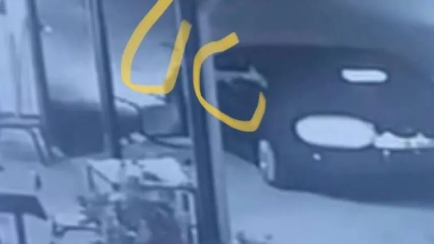 Olay, 5 Temmuz akşam saat 22.00 sıralarında ilçeye bağlı Ulucak Mahallesi'nde meydana geldi. Edinilen bilgiye göre 17 yaşındaki Resul Ayhan, kuzeni Kamuran Ayhan ile yolda yürüdüğü esnada motosikletle yoldan geçen kendi yaş grubundaki P.G. ve R.G. ile tartıştı. Laf atma yüzünden iddia edilen kavga, çevredekilerin araya girmesiyle sona ererken, iki taraf da ayrıldı. Daha sonra Resul'un ağabeyi, telefonla arayarak kavga ettiği çocukların büyüklerinin kendisini aradığını söyledi ve güvende olması için Resul'ü kuzenlerinin işlettiği kıraathaneye çağırdı.