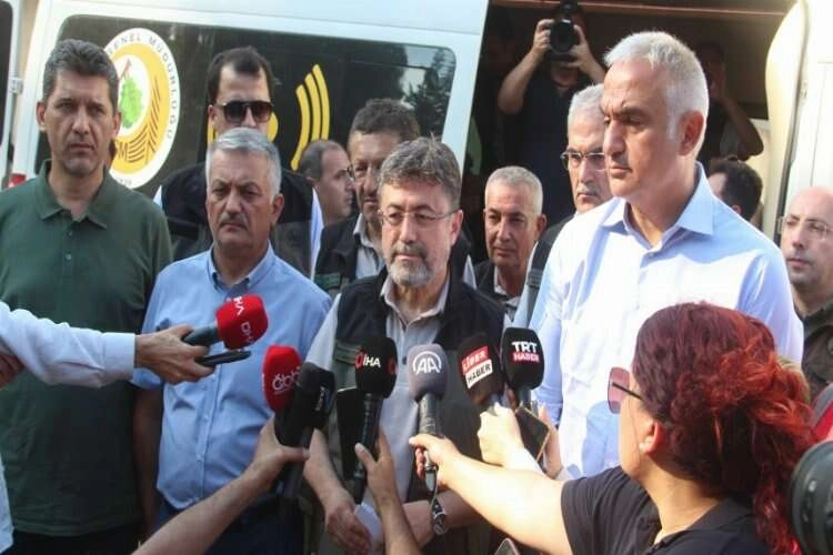 Bakan Yumaklı'dan yangın açıklaması haberinin görseli