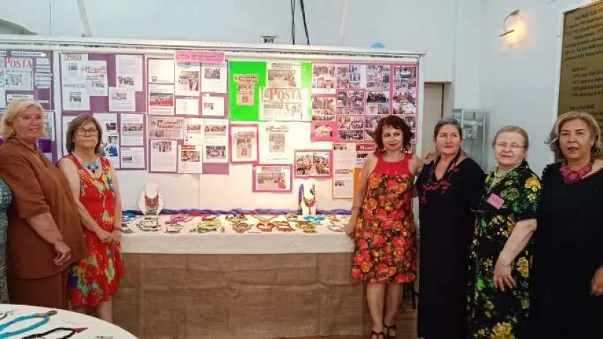 İzmir’in Foça İlçesinde yaşayan bir grup kadının 13 yıl önce kurduğu Foça El Emeği Takı Grubu ilçedeki 13.ncü sergisini açtı. Meşakkatli bir çaklışmayla ve son bir yılda üretilen yüzlerce eser halkın büyük ilgi ve beğenisiyle karşılandı.