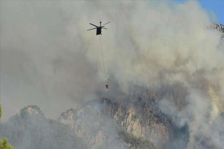 Antalya'daki yangına müdahale sürüyor haberinin görseli