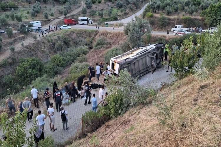 Manisa'da minibüs şarampole devrildi, çok sayıda yaralı haberinin görseli