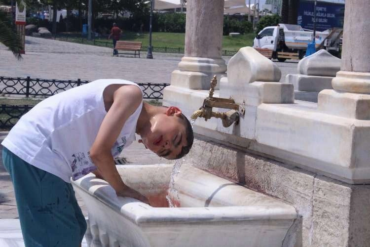 İzmir'de rekor sıcaklık! Termometreler 42 dereceyi gösterdi haberinin görseli