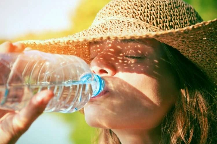 Uzmanlar uyardı: Su içmek için susamayı beklemeyin haberinin görseli